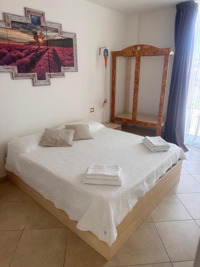 Percebes Exclusive B&B Cutrofiano Esterno foto